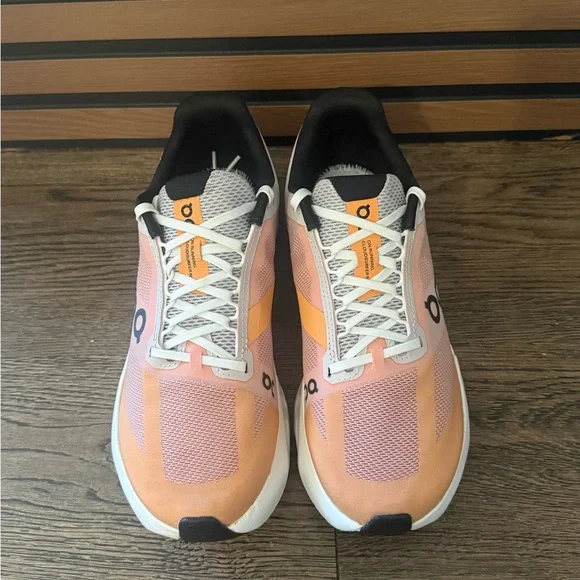 LIKE NEW Women’s On Cloud Cloudsurfer Next - Picture 3 of 10